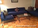 Set de salon complet, fer forgé vintage. Deux longs sofas, un fauteuil, velour bleu royal, 3 tables