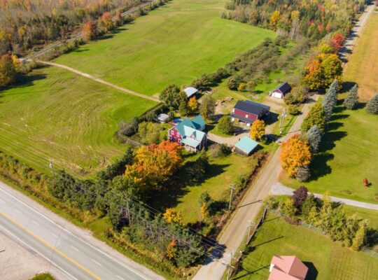 Bury Domaine 132 acres, bâtiment agriculture int.