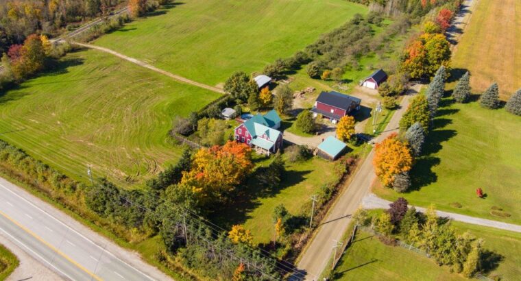 Bury Domaine 132 acres, bâtiment agriculture int.