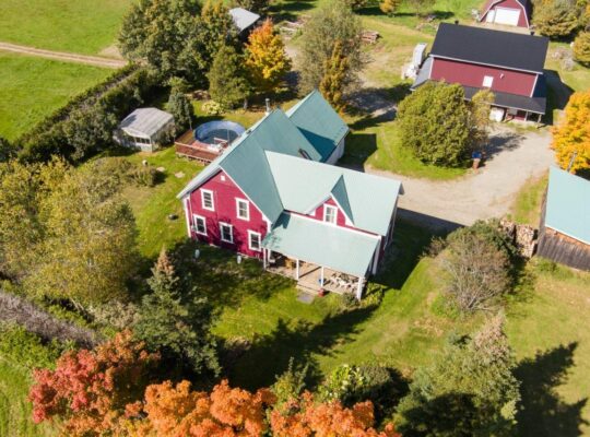 Bury Domaine 132 acres, bâtiment agriculture int.