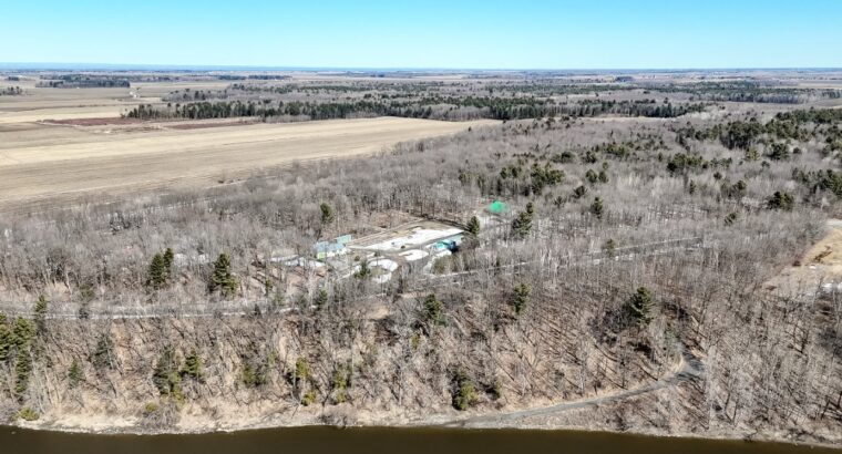 St-Elphège : Domaine de 76 acres, divers bâtiments
