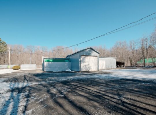 St-Elphège : Domaine de 76 acres, divers bâtiments