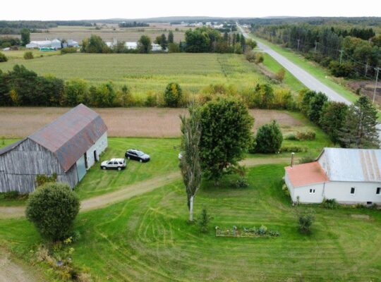 Ste-Cécile-de-Milton : Ferme 103 acres