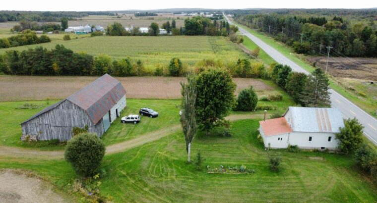 Ste-Cécile-de-Milton : Ferme 103 acres