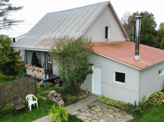 Ste-Cécile-de-Milton : Ferme 103 acres