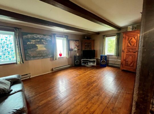 Ste-Cécile-de-Milton : Ferme 103 acres