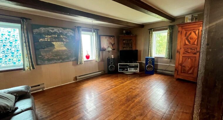 Ste-Cécile-de-Milton : Ferme 103 acres