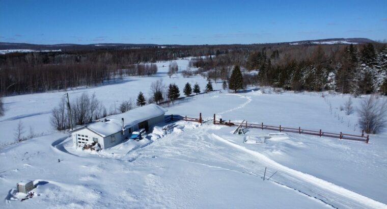 Ste-Anne-de-la-Rochelle domaine 77 acres