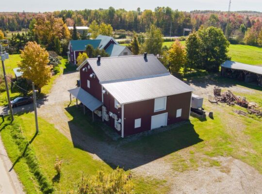Bury Fermette 5000 m2, maison 3 chambres, bâtiment