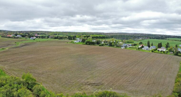 Chartierville , terre agricole 112 acres, 88 acres