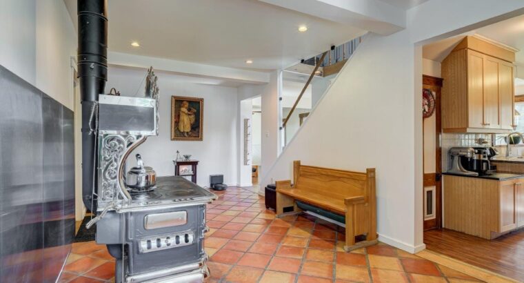 Bury (Estrie) Fermette 5000 m2, maison 3 chambres