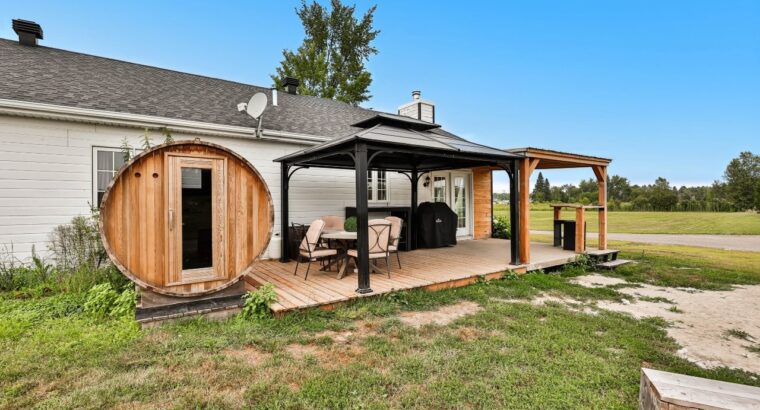 Ste-Sophie (Laurentides) : Domaine équestre 49 acr
