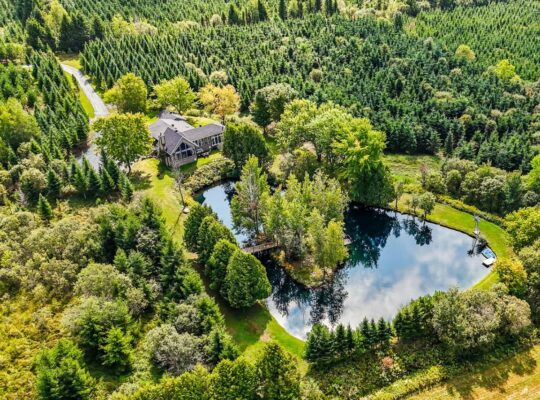 Wotton (Estrie) : Domaine avec maison clé en main