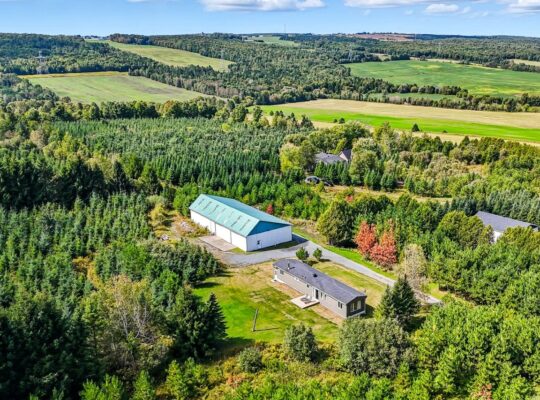 Wotton (Estrie) : Domaine avec maison clé en main