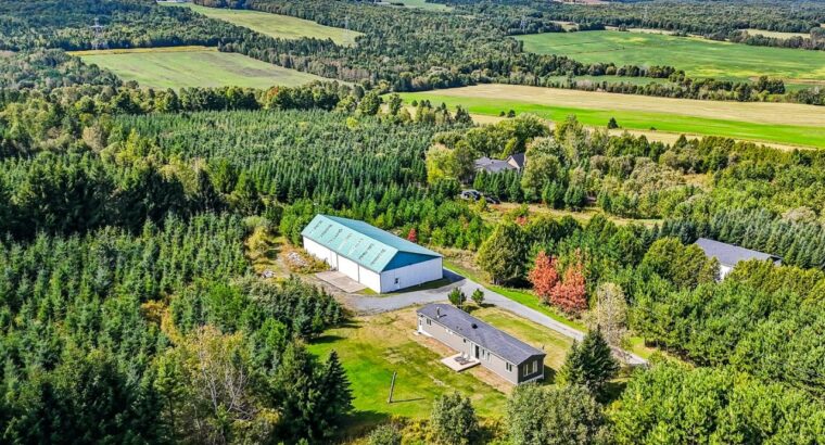 Wotton (Estrie) : Domaine avec maison clé en main