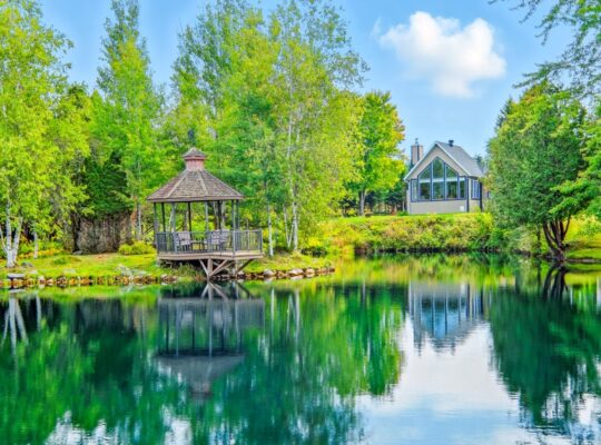 Wotton (Estrie) : Domaine avec maison clé en main