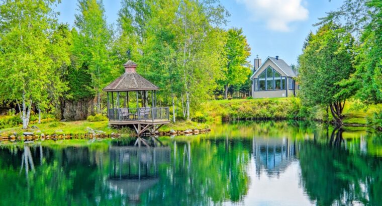 Wotton (Estrie) : Domaine avec maison clé en main
