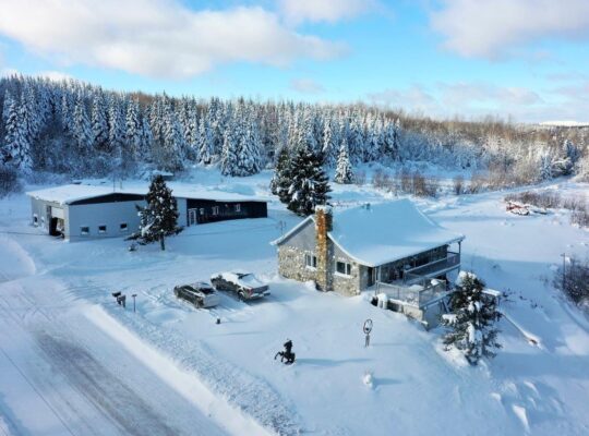 Audet (Estrie) : Domaine de 152 acres, érablière