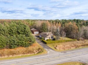 St-Louis-de-Blandford : Domaine garage commercial