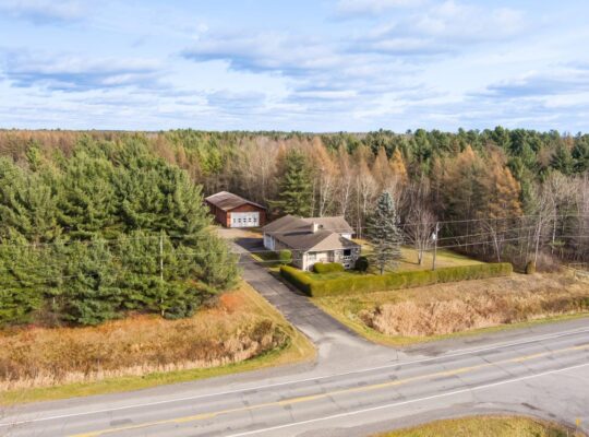 St-Louis-de-Blandford : Domaine garage commercial