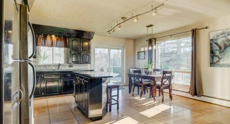 St-Louis-de-Blandford : Domaine garage commercial