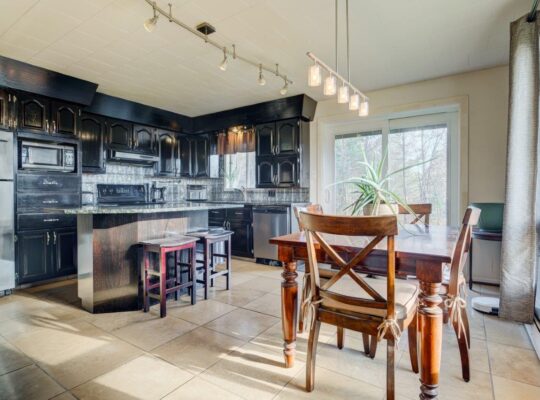 St-Louis-de-Blandford : Domaine garage commercial