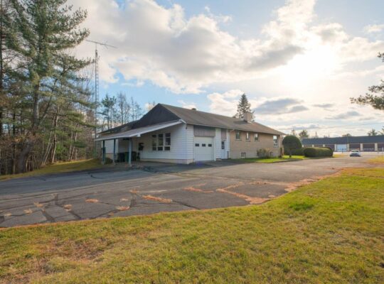 St-Louis-de-Blandford : Domaine garage commercial