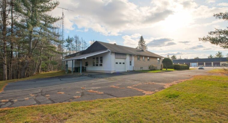 St-Louis-de-Blandford : Domaine garage commercial