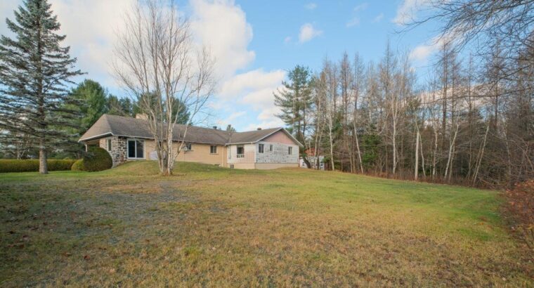 St-Louis-de-Blandford : Domaine garage commercial