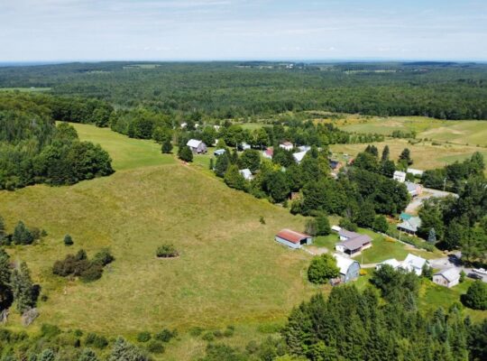 Inverness (Centre-du-Québec) : Fermette de 3 CAC