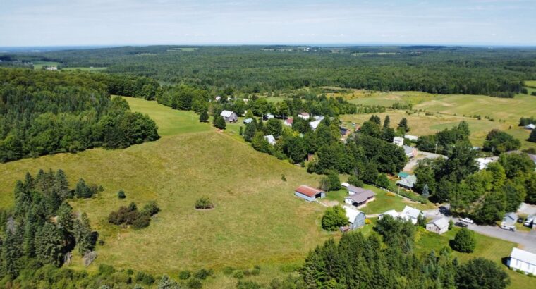 Inverness (Centre-du-Québec) : Fermette de 3 CAC