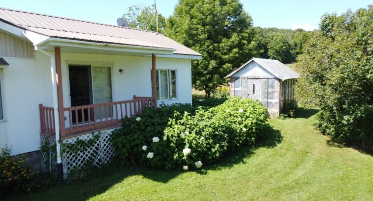 Inverness (Centre-du-Québec) : Fermette de 3 CAC
