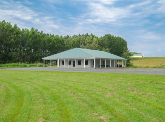 Val-Joli (Estrie) :Ferme 213 ac., bâtiments