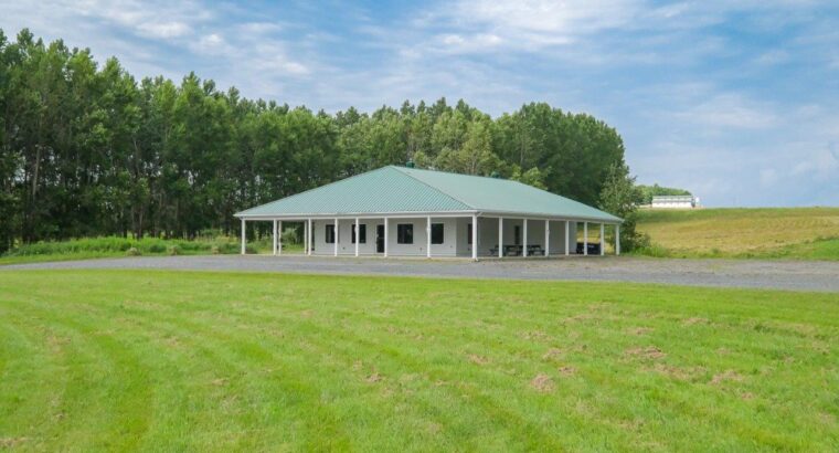 Val-Joli (Estrie) :Ferme 213 ac., bâtiments