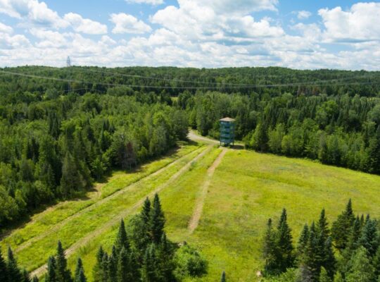 Val-Joli (Estrie) :Ferme 213 ac., bâtiments