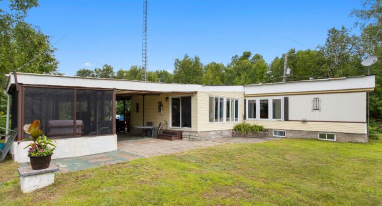 Chute-St-Philippe, fermette 3.69 acres