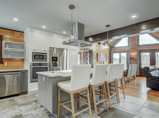 Frontenac (Estrie) : Domaine, maison- 5 acres lac