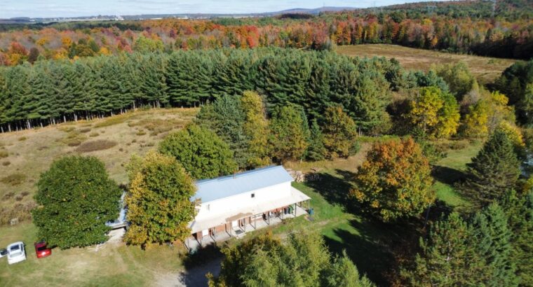 Tingwick (Centre-du-Québec) : Fermette de 77 acres