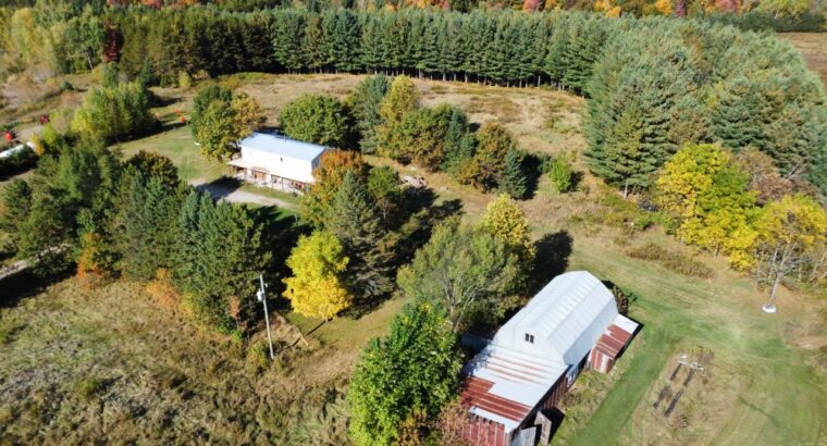 Tingwick (Centre-du-Québec) : Fermette de 77 acres