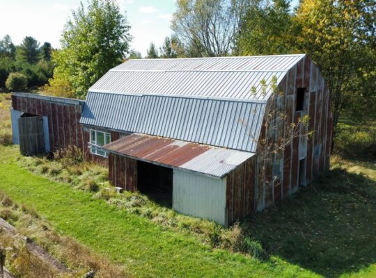 Tingwick (Centre-du-Québec) : Fermette de 77 acres