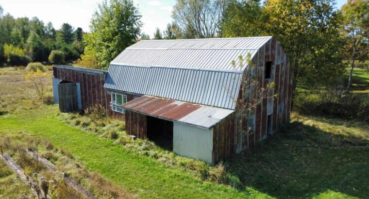 Tingwick (Centre-du-Québec) : Fermette de 77 acres