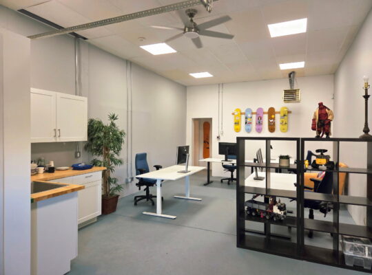 Studio 13 : coworking et bureaux à louer