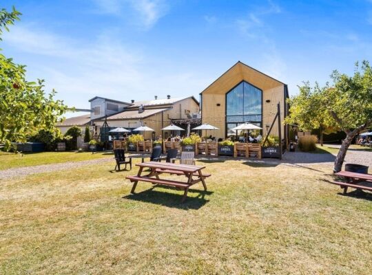 St-Joseph-du-Lac (Laurentides) : cidrerie équipée