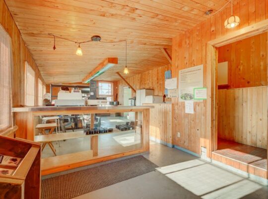 Hatley Domaine 30 acres, maison et bâtiments