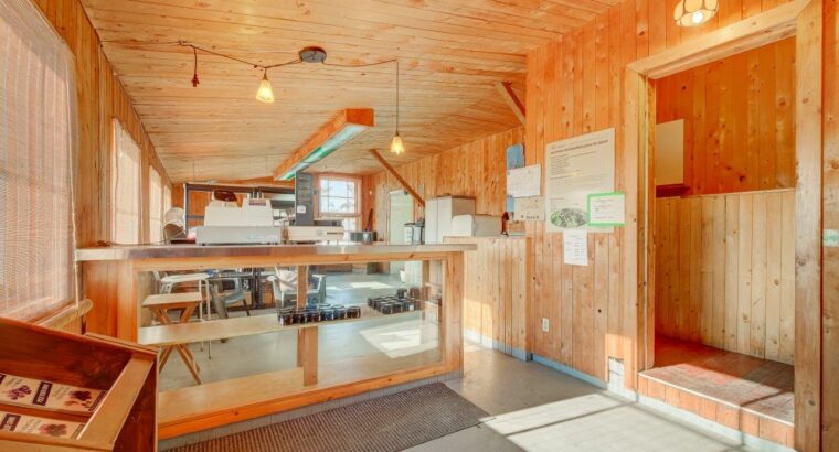 Hatley Domaine 30 acres, maison et bâtiments