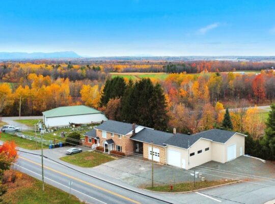 Roxton Pond (Estrie) :Immeuble locatif 3 logements