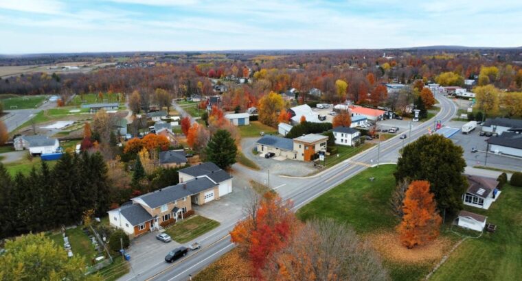 Roxton Pond (Estrie) :Immeuble locatif 3 logements