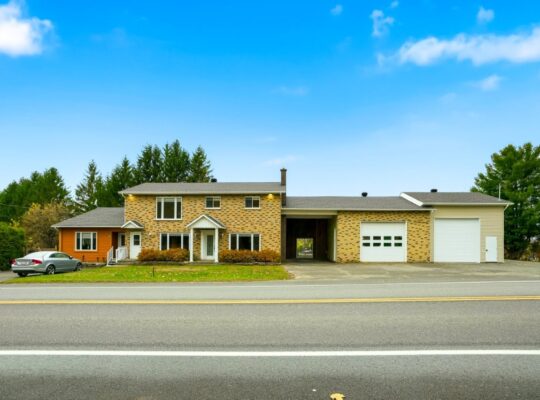 Roxton Pond (Estrie) :Immeuble locatif 3 logements