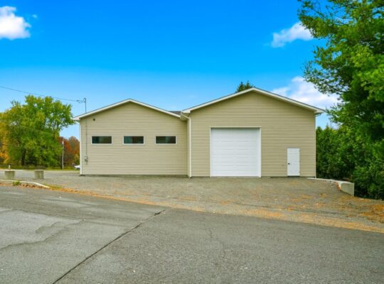 Roxton Pond (Estrie) :Immeuble locatif 3 logements