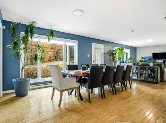 Roxton Pond (Estrie) :Immeuble locatif 3 logements